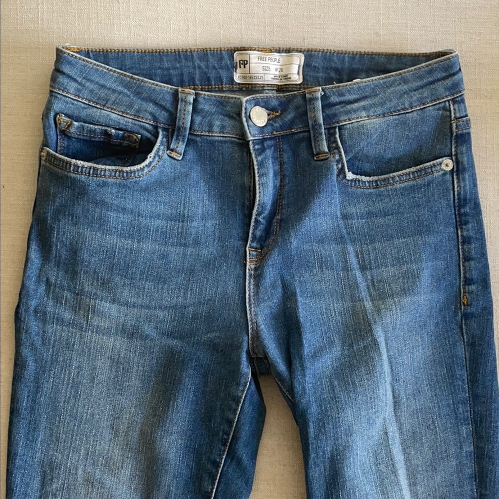 Free people Ankle length fringe Jeans Sz 26